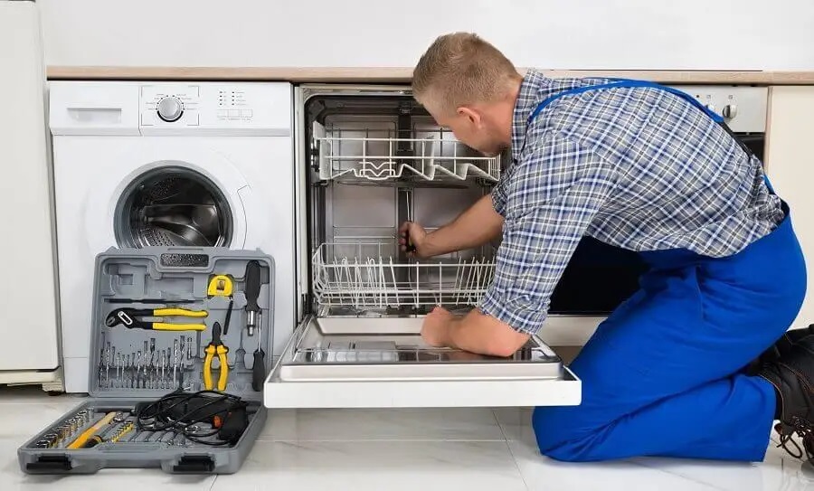 Kazan Gorenje servisi teknisyen ekibi beyaz eşya tamiri yaparken